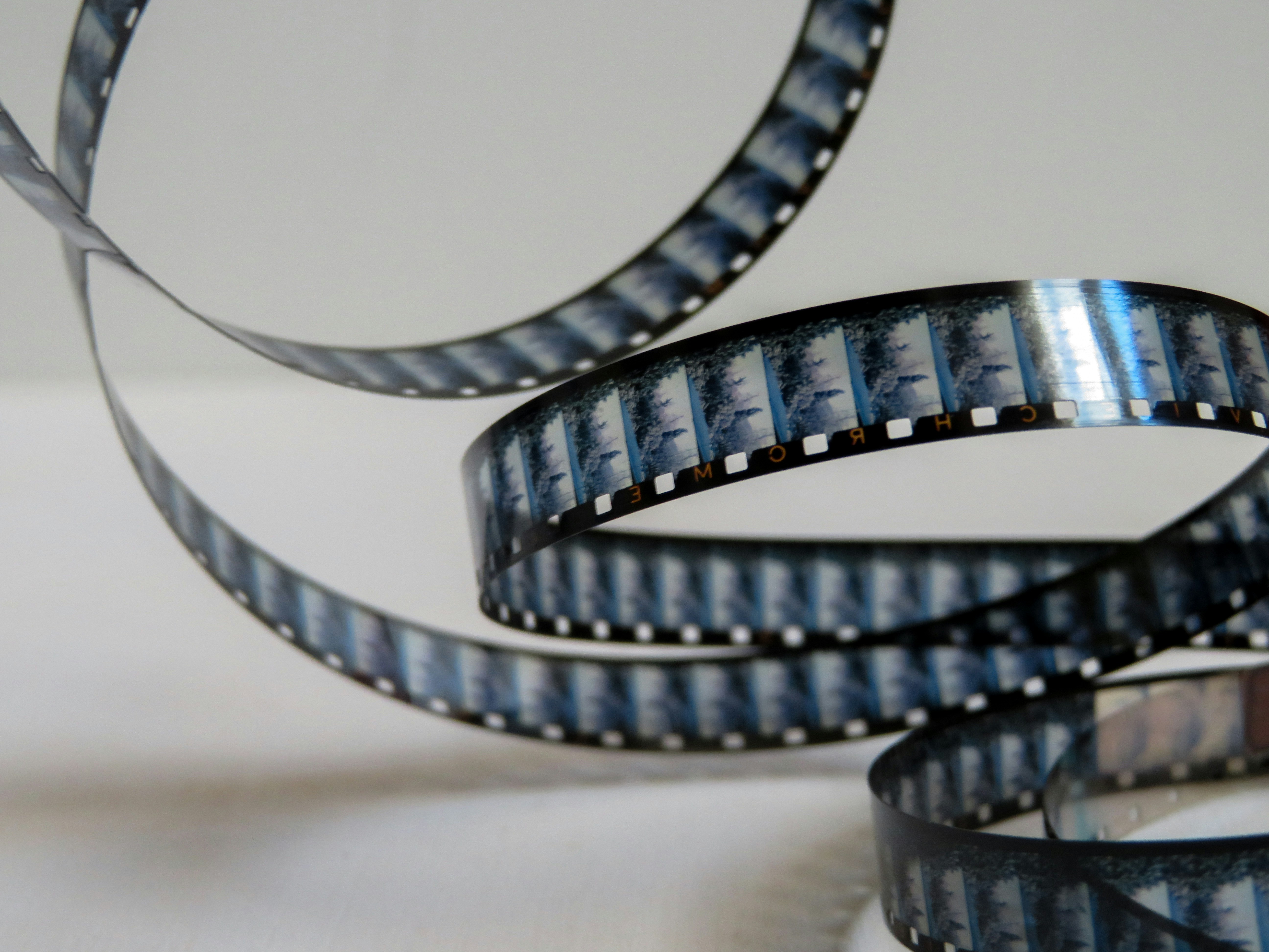 My grandfather has made a lot of movie with his 8 mm camera. This is one of the old movie roles wichs we converted to a digital file. I thought, why not photograph it since we aren’t going to use it anymore. Movie Roles